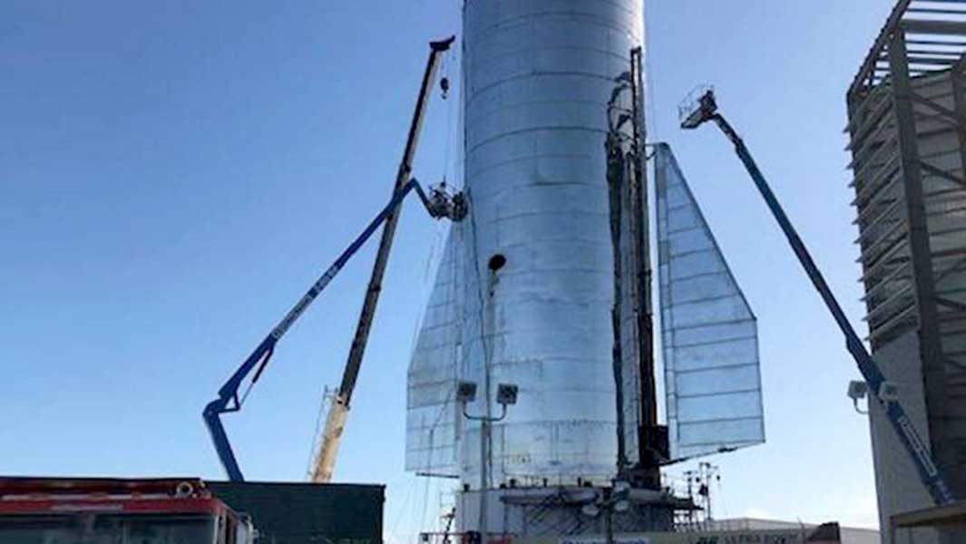 Aerospace Winner Astronics Breaks Out; این تامین کننده اسپیس ایکس سقوط می کند