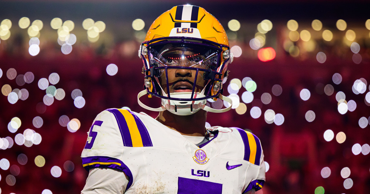 ستاره NFL، Jayden Daniels، به خاطر بازیکنی که پیراهن قدیمی خود را پوشیده است، به کالج خودداری کرد.