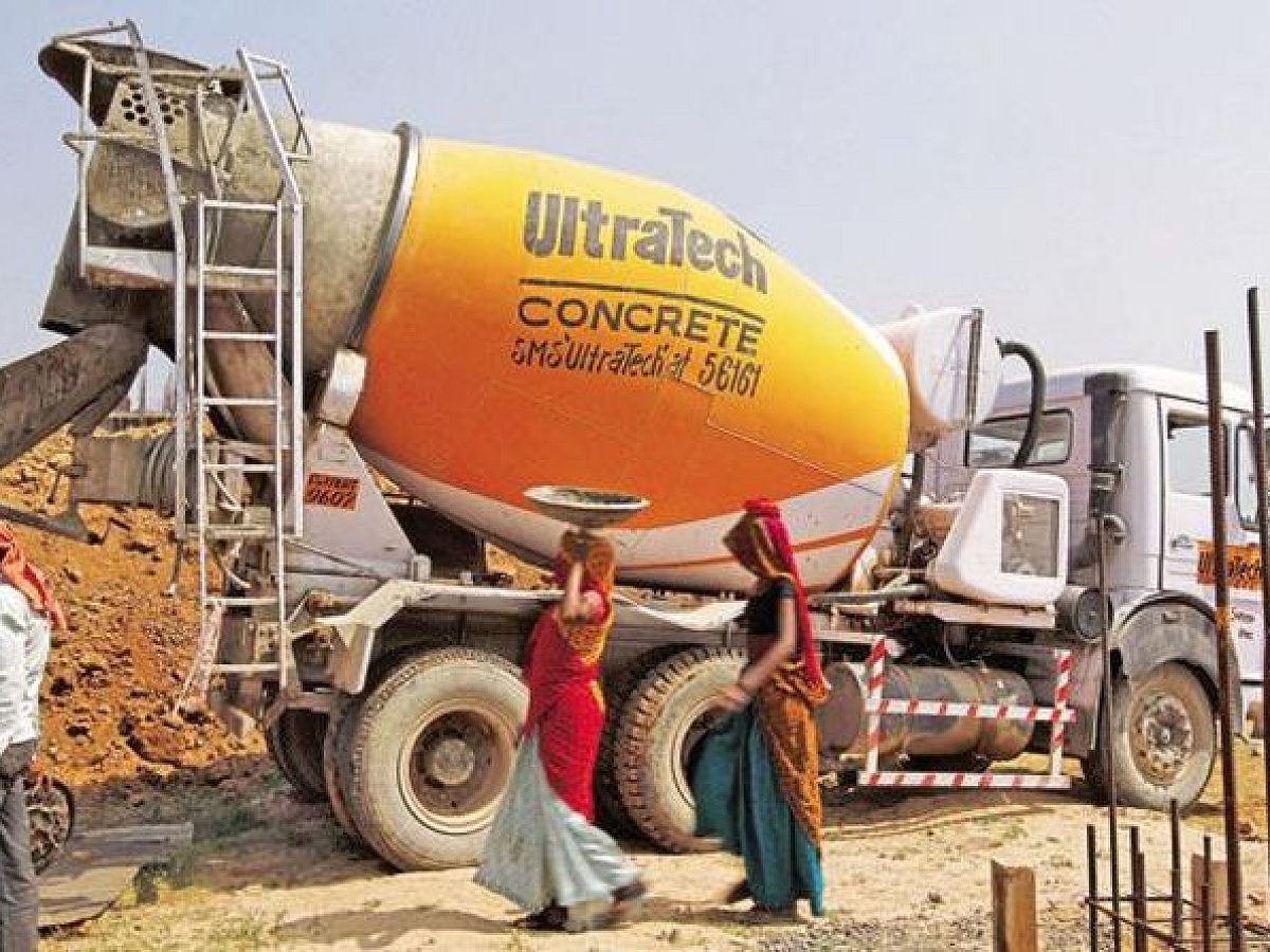 مروج UltraTech 1% سهام را به مبلغ 2896 روپیه می فروشد