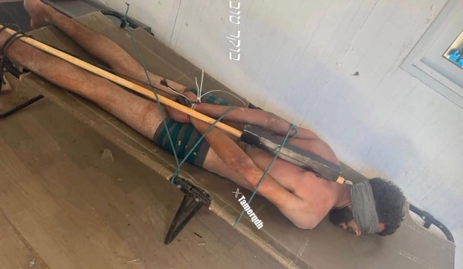 ارتش اسرائیل سربازانی را که از زندانی فلسطینی که به رختخواب بسته بودند فیلمبرداری کردند، تنبیه کرد