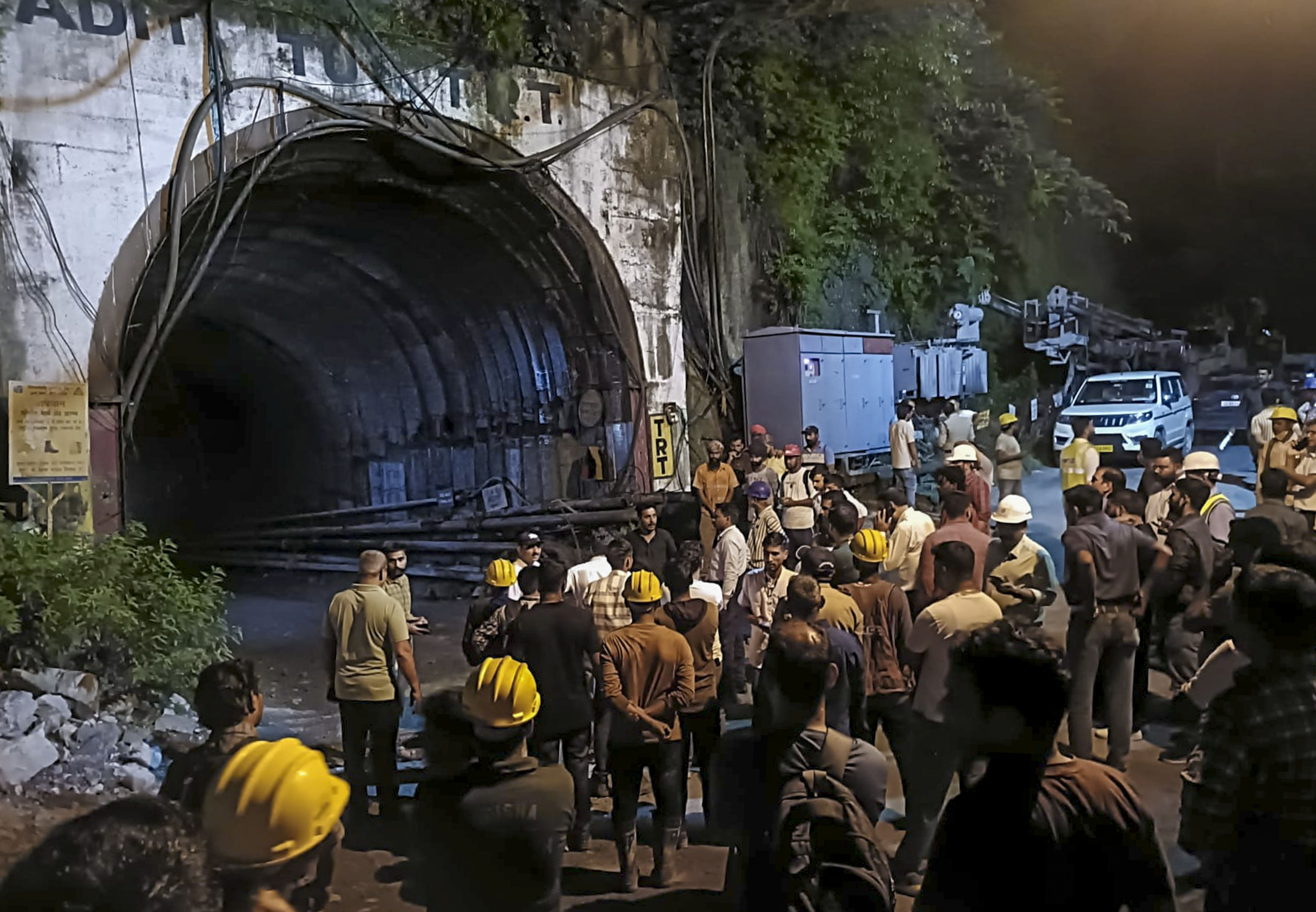 اوتاراکند: 16 نفر نجات یافتند، 3 نفر در اثر آب به دام افتادند، برخورد آوار به تونل در چامولی