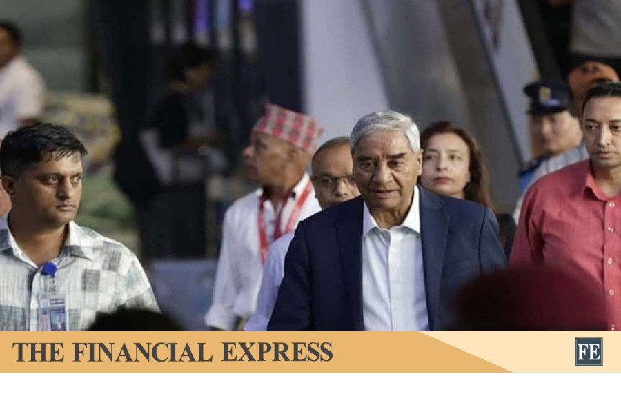 دئوبا، نخست‌وزیر سابق نپال، پس از نزدیک به پنج ماه خارج از کشور به کشور بازگشت: کاتماندو پست