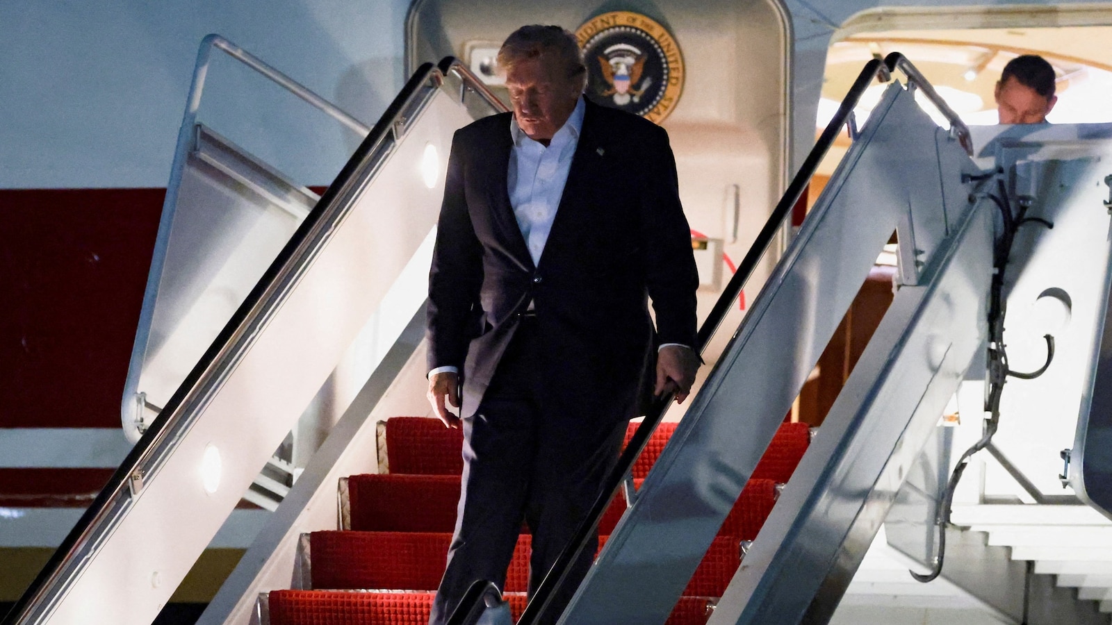 مقامات اطلاعاتی ایالات متحده ارزیابی کردند که تهدید ترامپ قبل از تغییر Air Force One معتبر نیست: منابع - ABC News - اخبار فوری، آخرین اخبار و ویدئوها