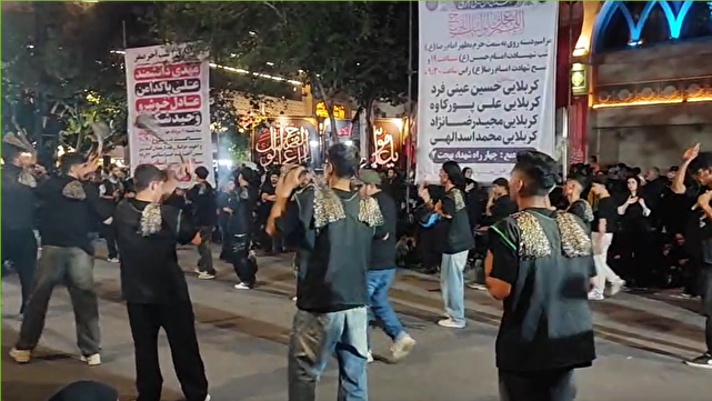برگزاری مراسم شام غریبان امام رضا (ع) در صحن و سرای امام رضا (ع) + فیلم