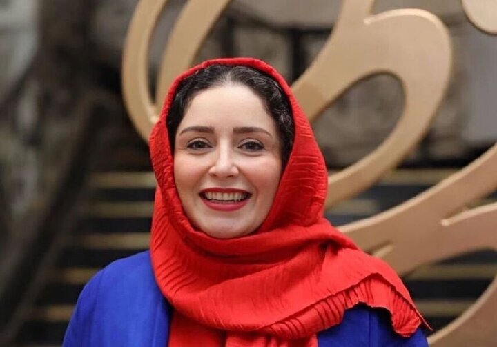 ژاله صامتی اثری کمدی به صحنه میبرد