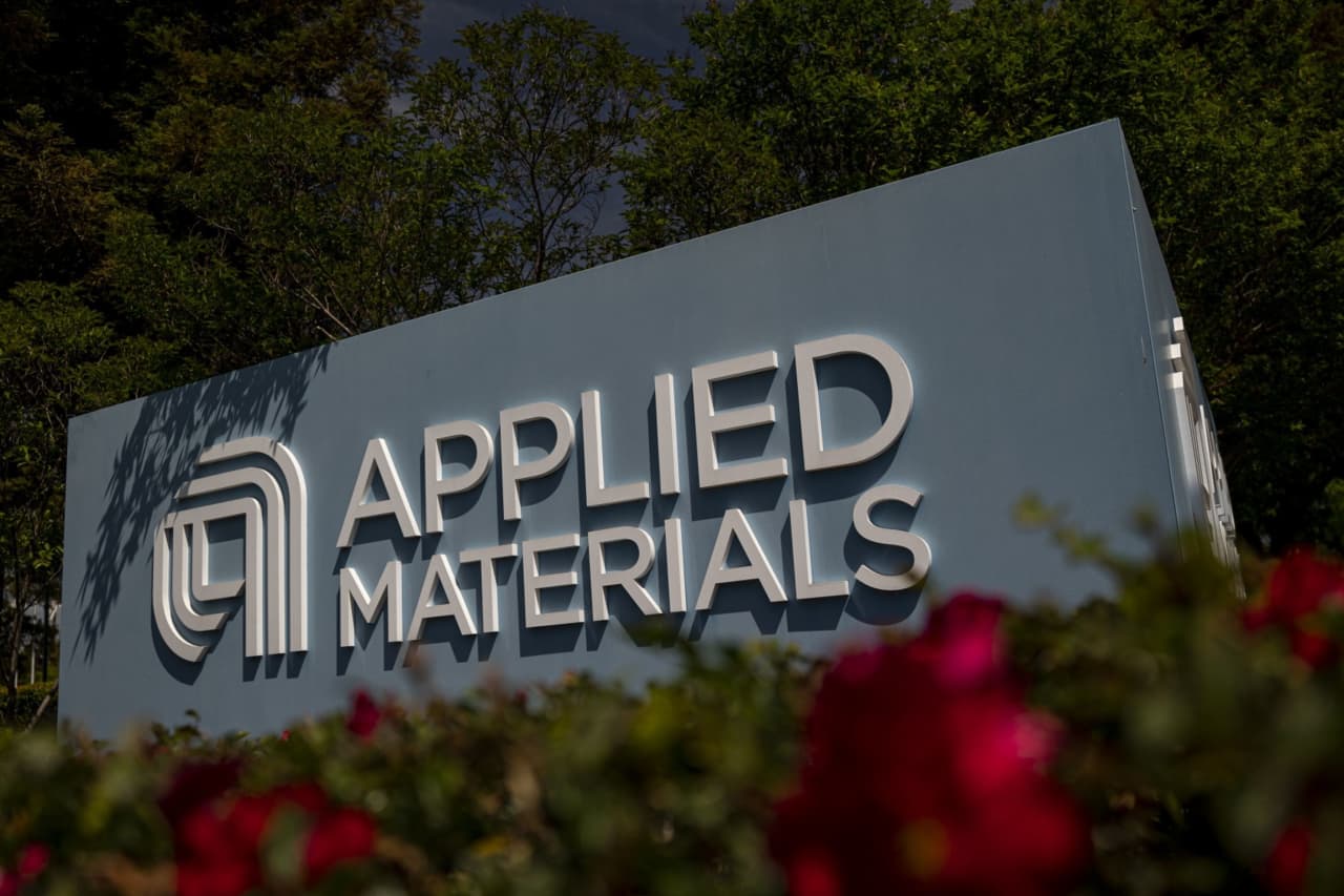 سهام Applied Materials به دلیل نگرانی های راهنمایی و حاشیه کاهش یافته است. به همین دلیل است که تحلیلگران می گویند زمان خرید فرا رسیده است.