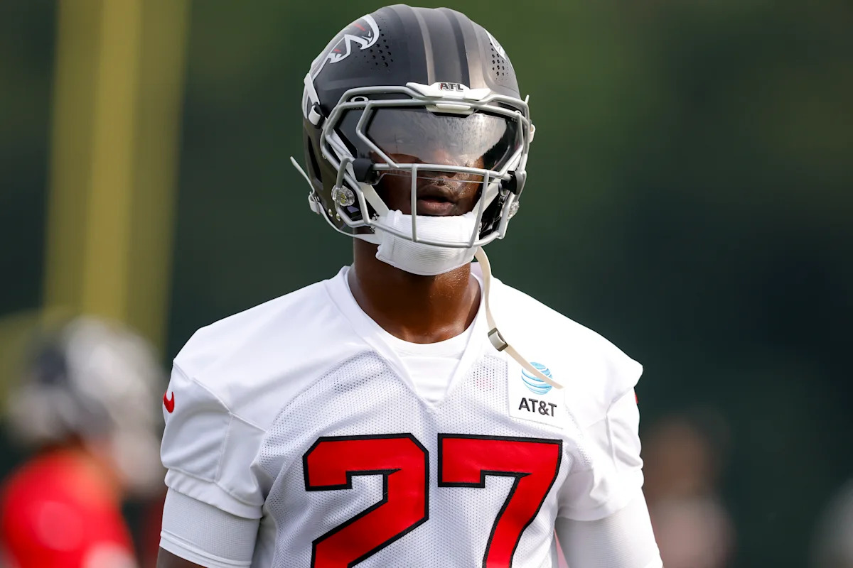 جیمز پیرس 8 بازی توسط NFL را پس از دستگیری خشونت خانگی خارج از فصل به حالت تعلیق درآورد