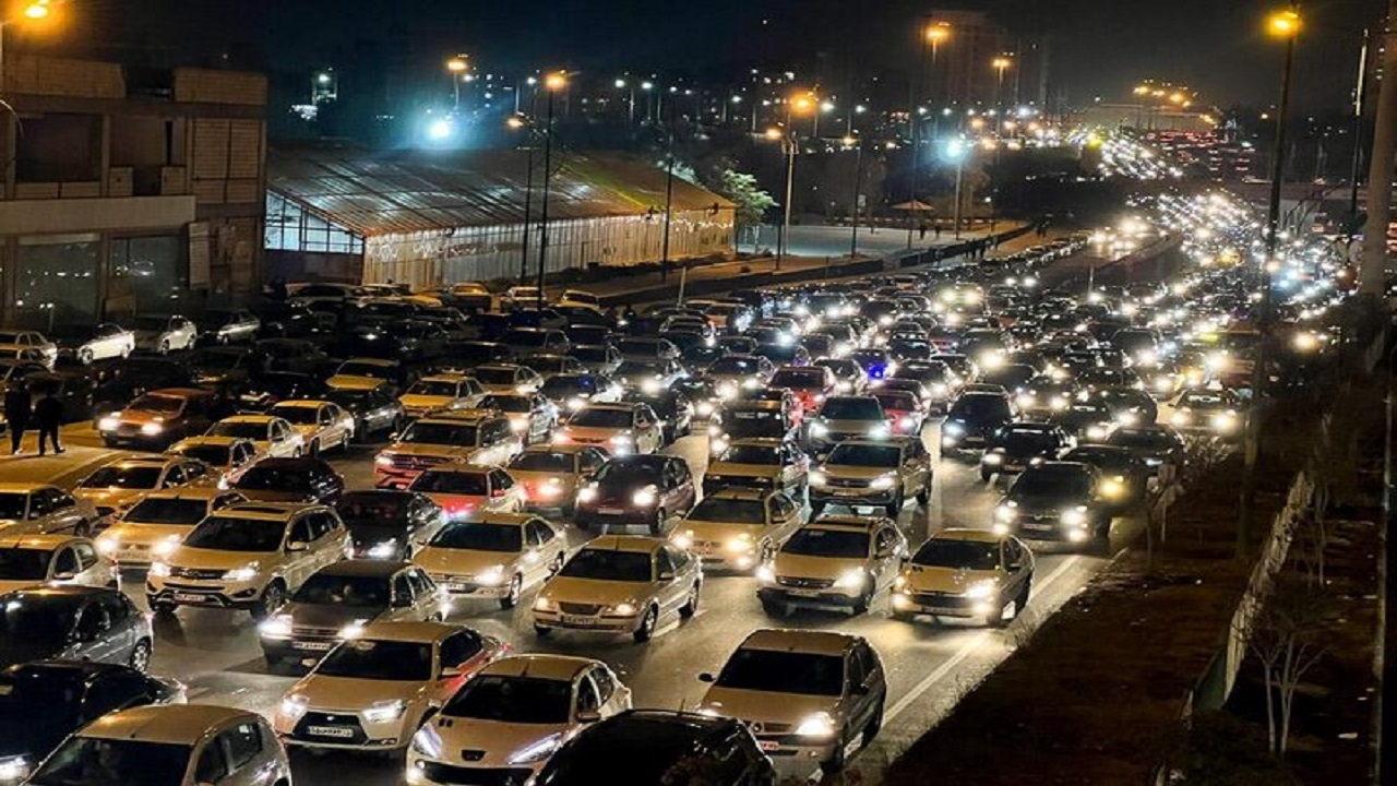 ترافیک در برخی محورهای استان قم نیمهسنگین و روان است