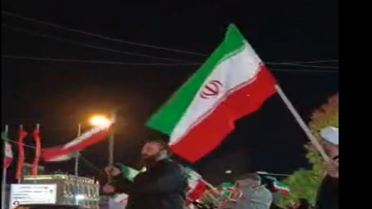 تداوم اهتزاز پرچم سربلند ایران اسلامی در شب های بعثت قم