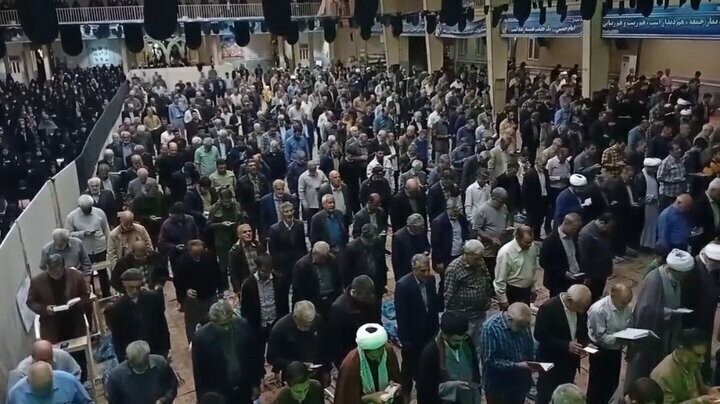 اقامه نماز استغاثه به ساحت مقدس امام زمان (عج) در حسینیه شهدای اراک