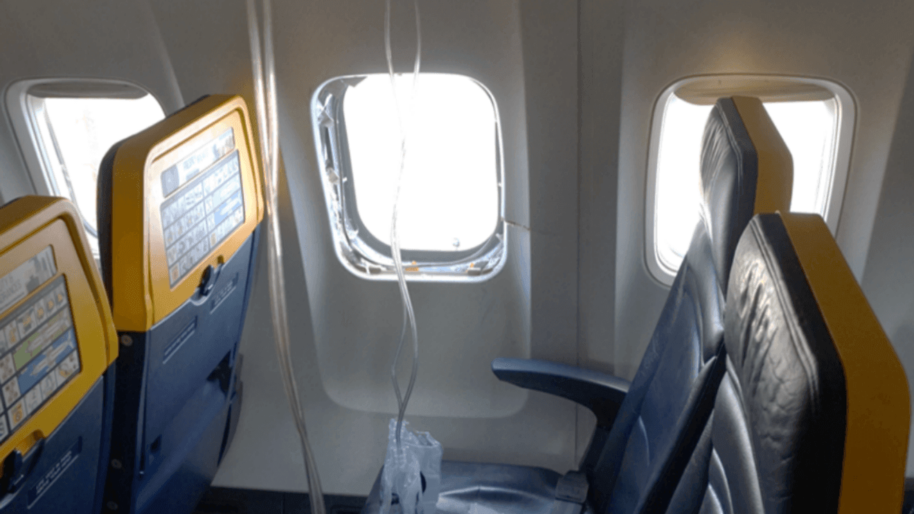 NTSB می گوید که Bird Strike قبل از خرابی موتور Ryanair 737-800 در نزدیکی تسالونیکی: 25 خروجی مقایسه شده است