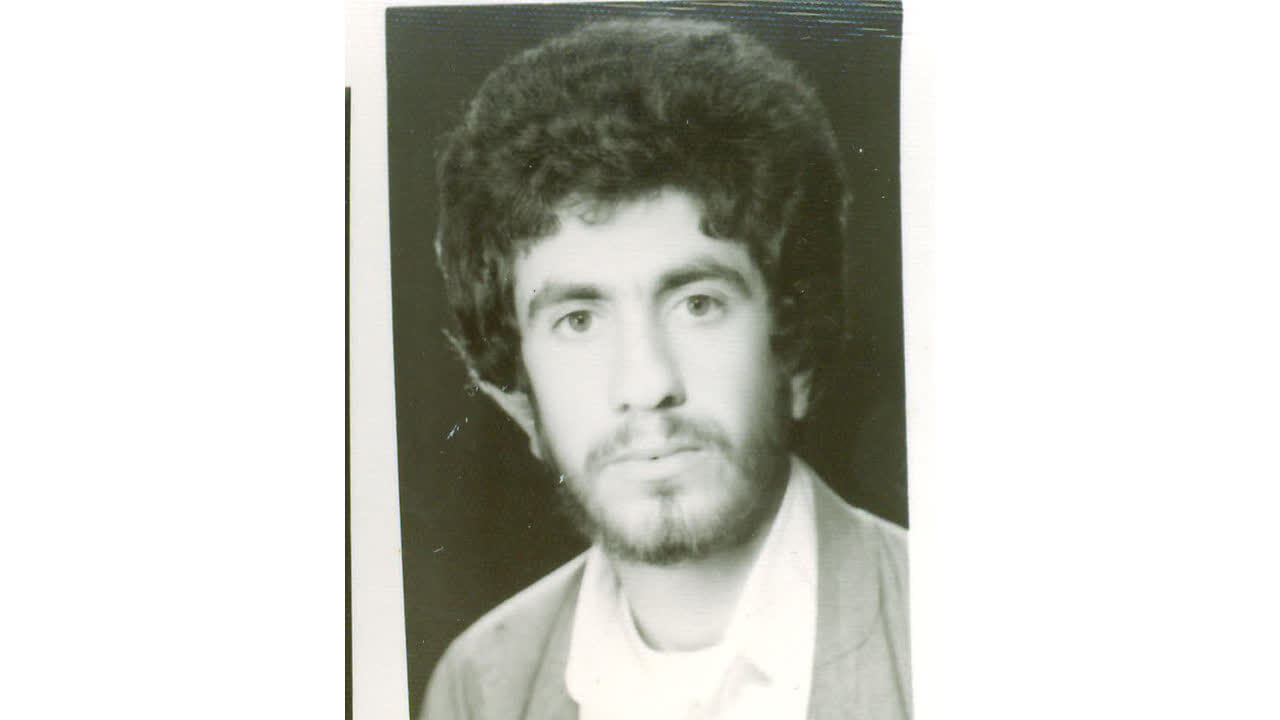 شهید برهان رستمی دانشآموزِ مکتبِ ایثار که سنگر علم را با جبهه حق معاوضه کرد