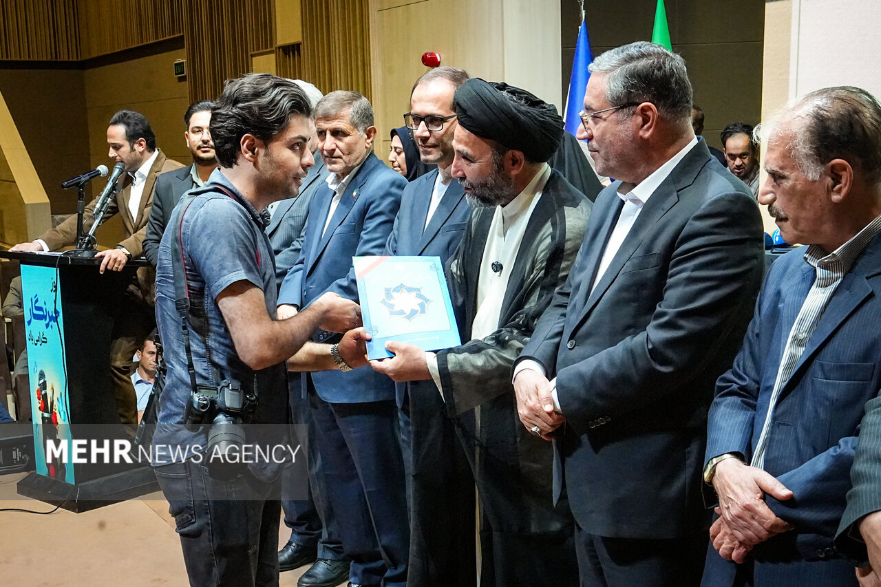 آیین تجلیل استاندار آذربایجان‌غربی از خبرنگاران