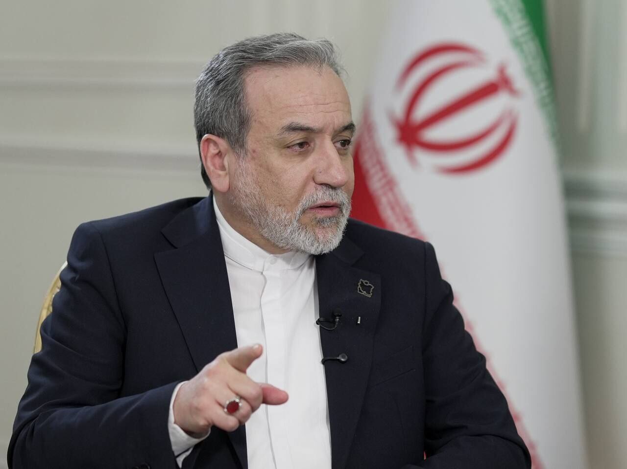 وزیر امور خارجه ایران کشورهای همسایه را حوزه کلیدی سیاست خارجی خواند