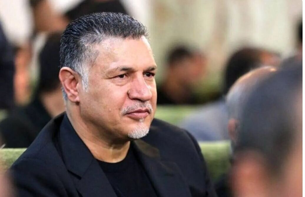 ببینید |  تشویق علی دایی توسط هواداران پرسپولیس