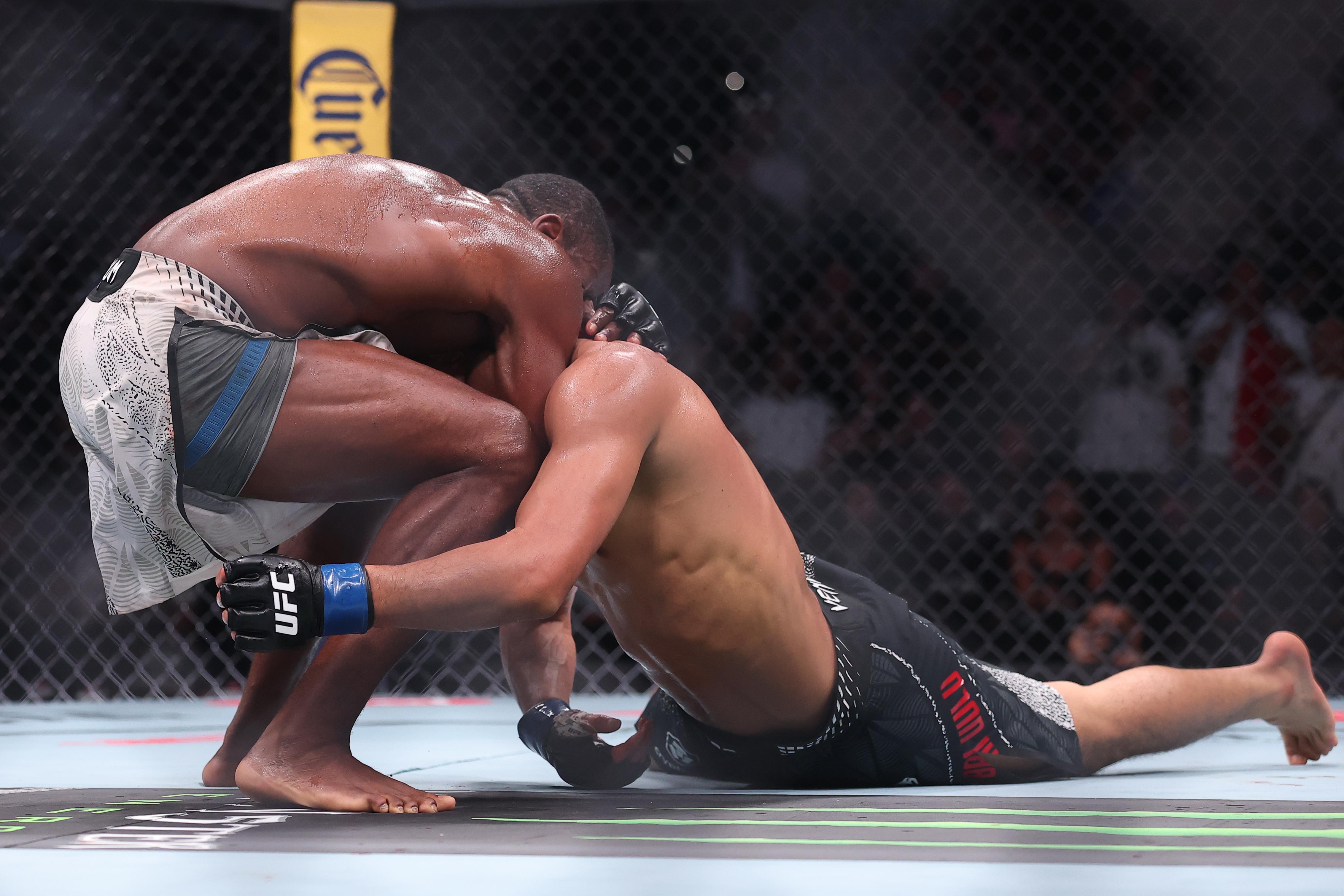 ویدیوی UFC 330: جرمیا ولز بازگشت تا Myktybek Orolbai را با تسلیم خفگی تکان دهنده نینجا بخواباند.