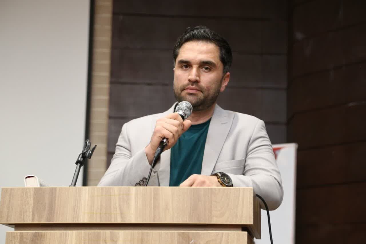 صداقت و امانت‌داری دو اصل اساسی در حرفه خبرنگاری است