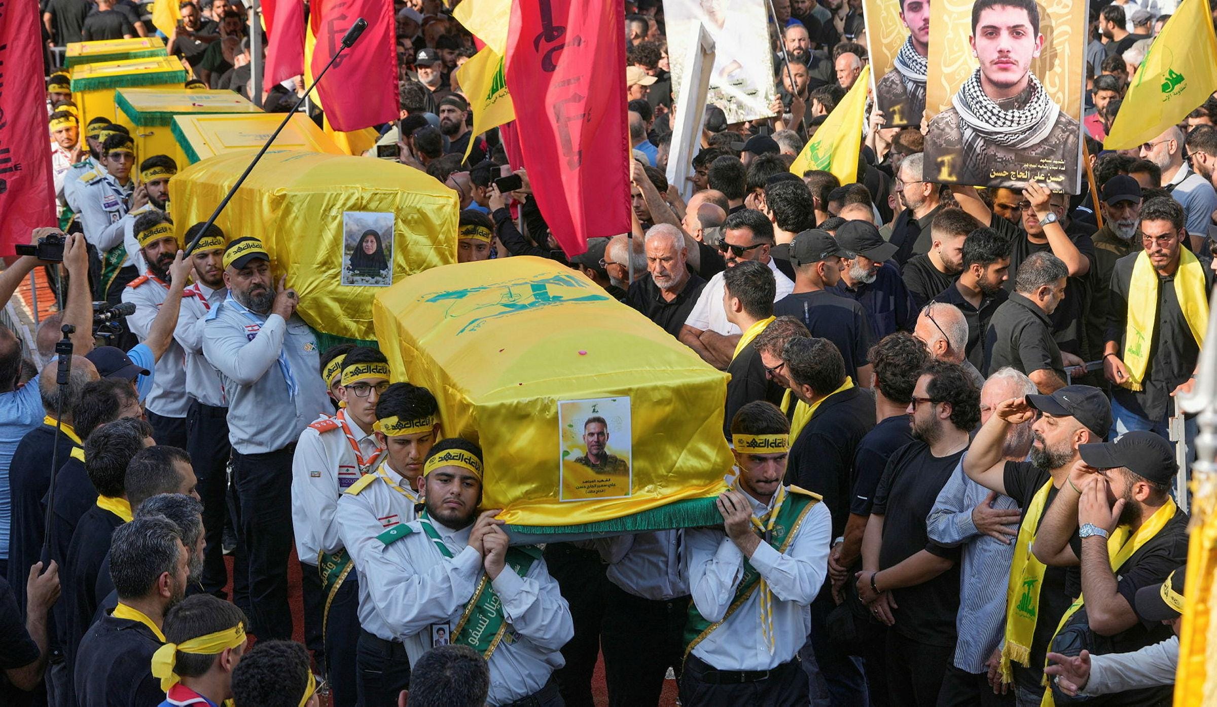 در حالی که شبه نظامیان در زیر زمین در لبنان محبوس شده اند، اسرائیل آماده پاسخگویی به حزب الله است