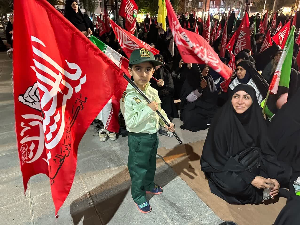 نوجوانان پای کار ایران؛ حماسه حضور دهه نودیهای زابلی در تجمعات شبانه