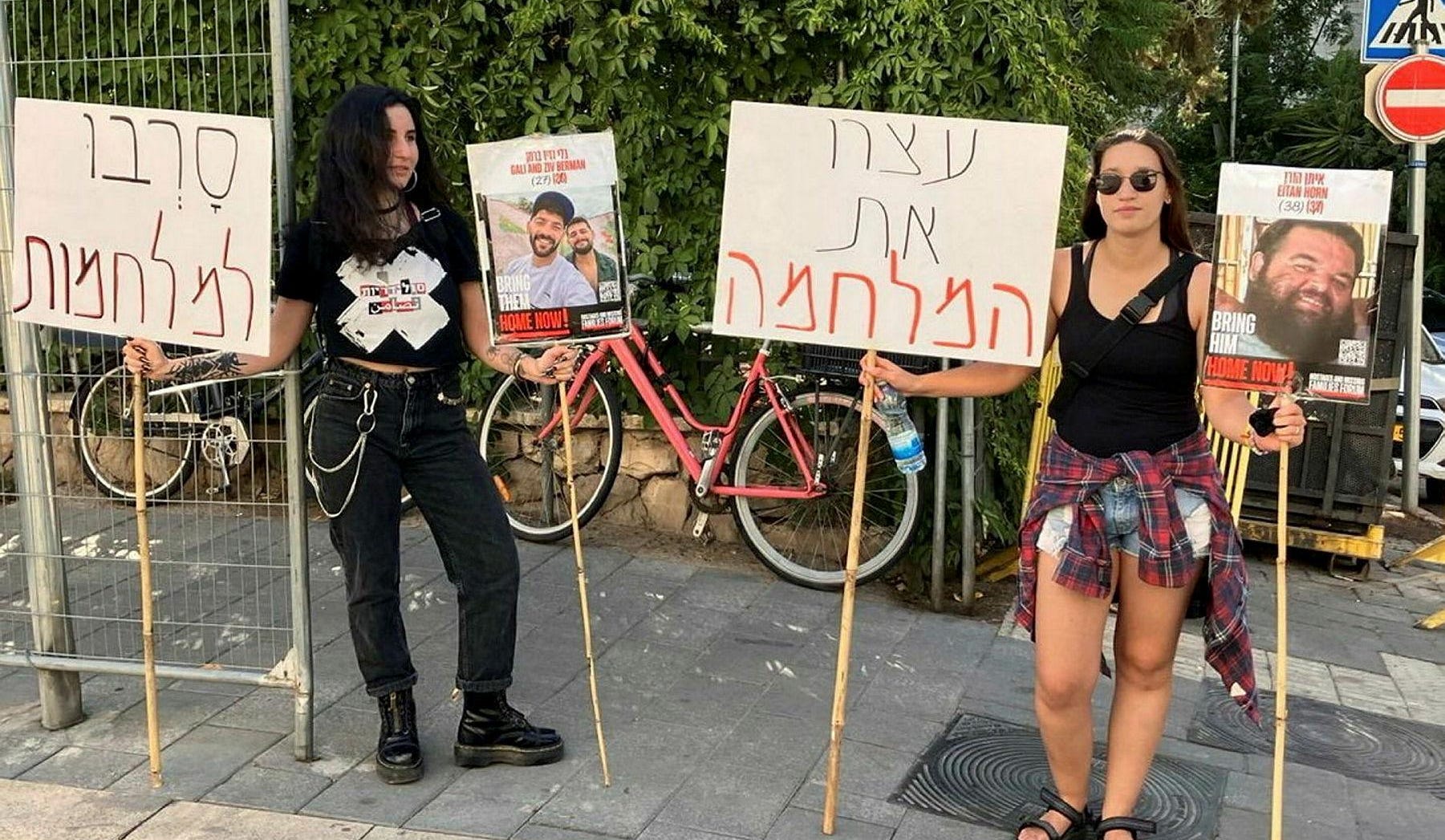 پلیس زن که یک معترض را مورد بازرسی قرار داده بود، تنها پس از تحقیق هاآرتص این موضوع را گزارش کرد