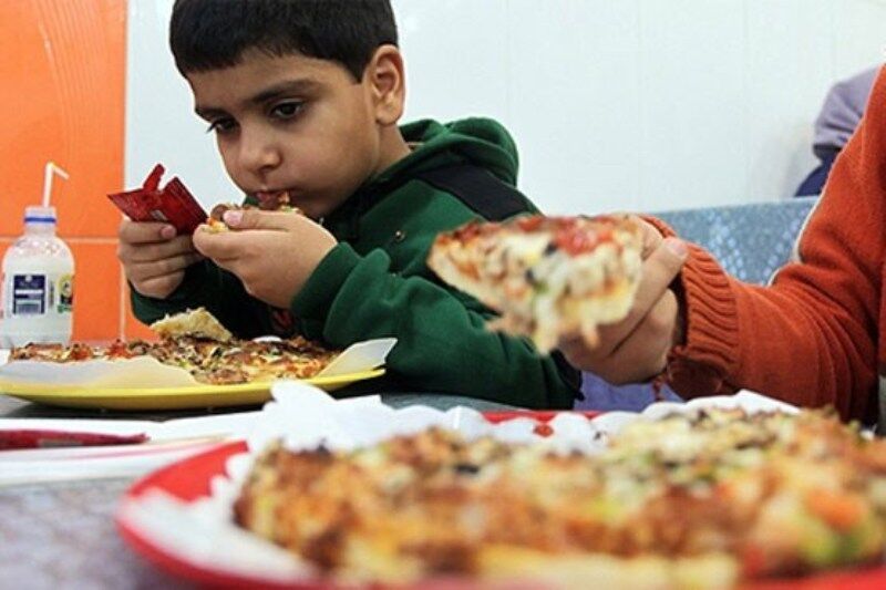 غفلت از سفرههای سنتی در زندگی فستفودی