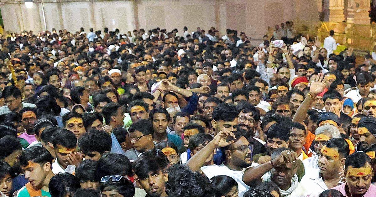 جانبازان در مجتمع معبد ماهاکالشوار اوجین در عجله صدمه دیدند