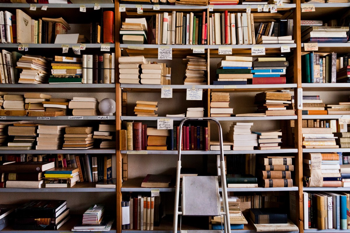 آمازون که زمانی کتابفروشی آنلاین بود، کتاب های کمیاب را برای آموزش مدل های هوش مصنوعی نابود می کند
