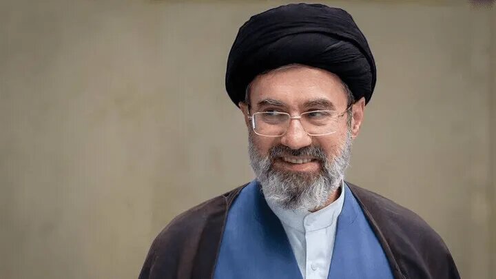 برای نخستین بار؛ تصویری از رهبر انقلاب، آیت الله سید مجتبی خامنهای