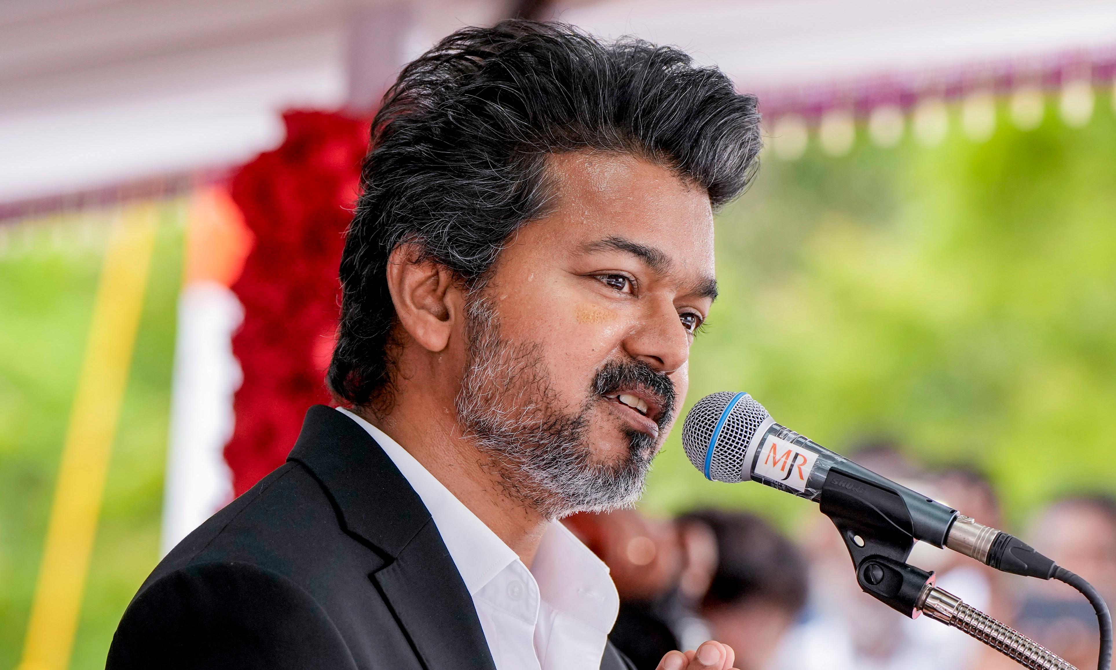 TN CM Vijay بابت مرجع کارونانیدی وزیر عذرخواهی کرد
