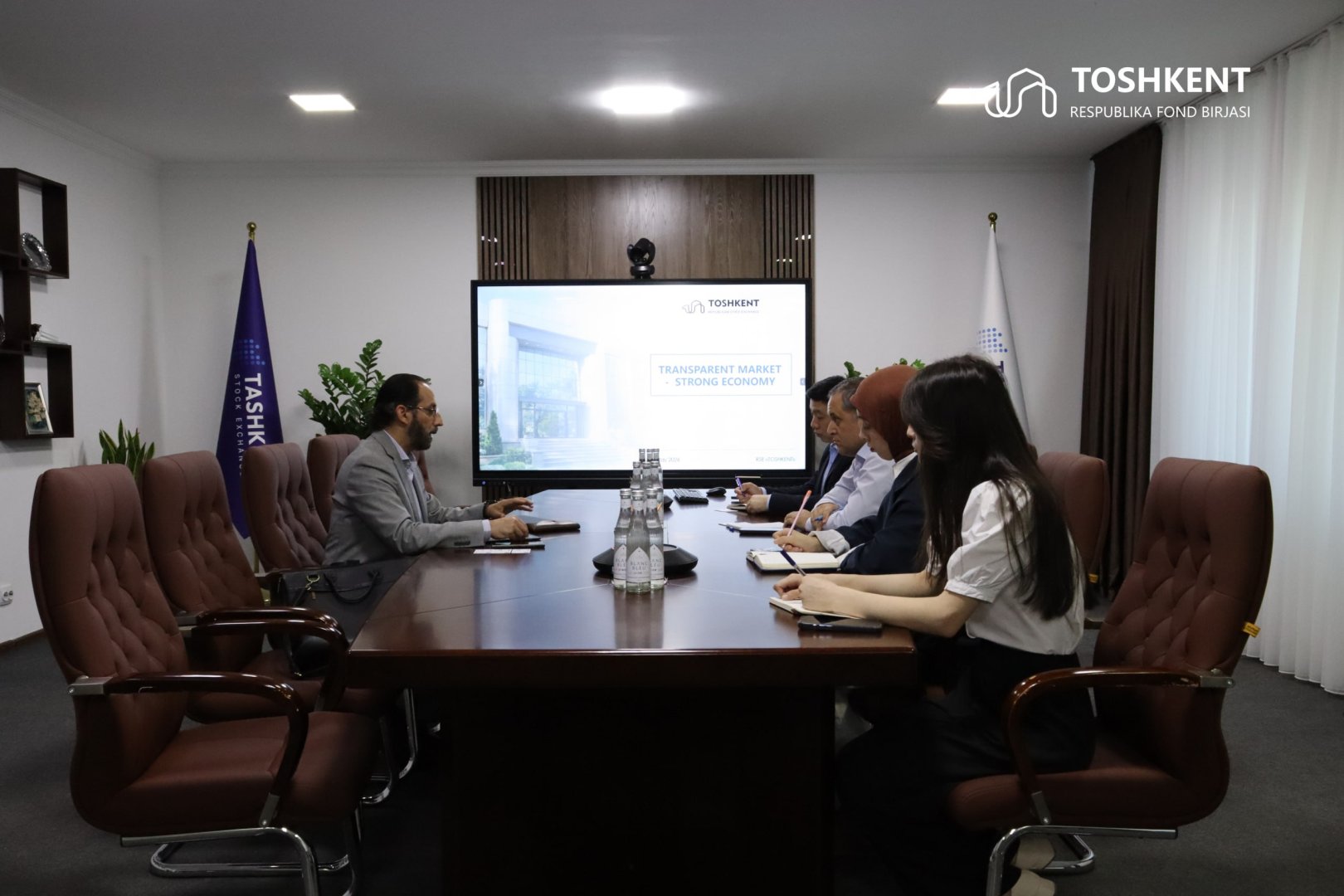 ACWA Power اوراق بهادار فهرست شده در بورس اوراق بهادار ازبکستان را بررسی می کند