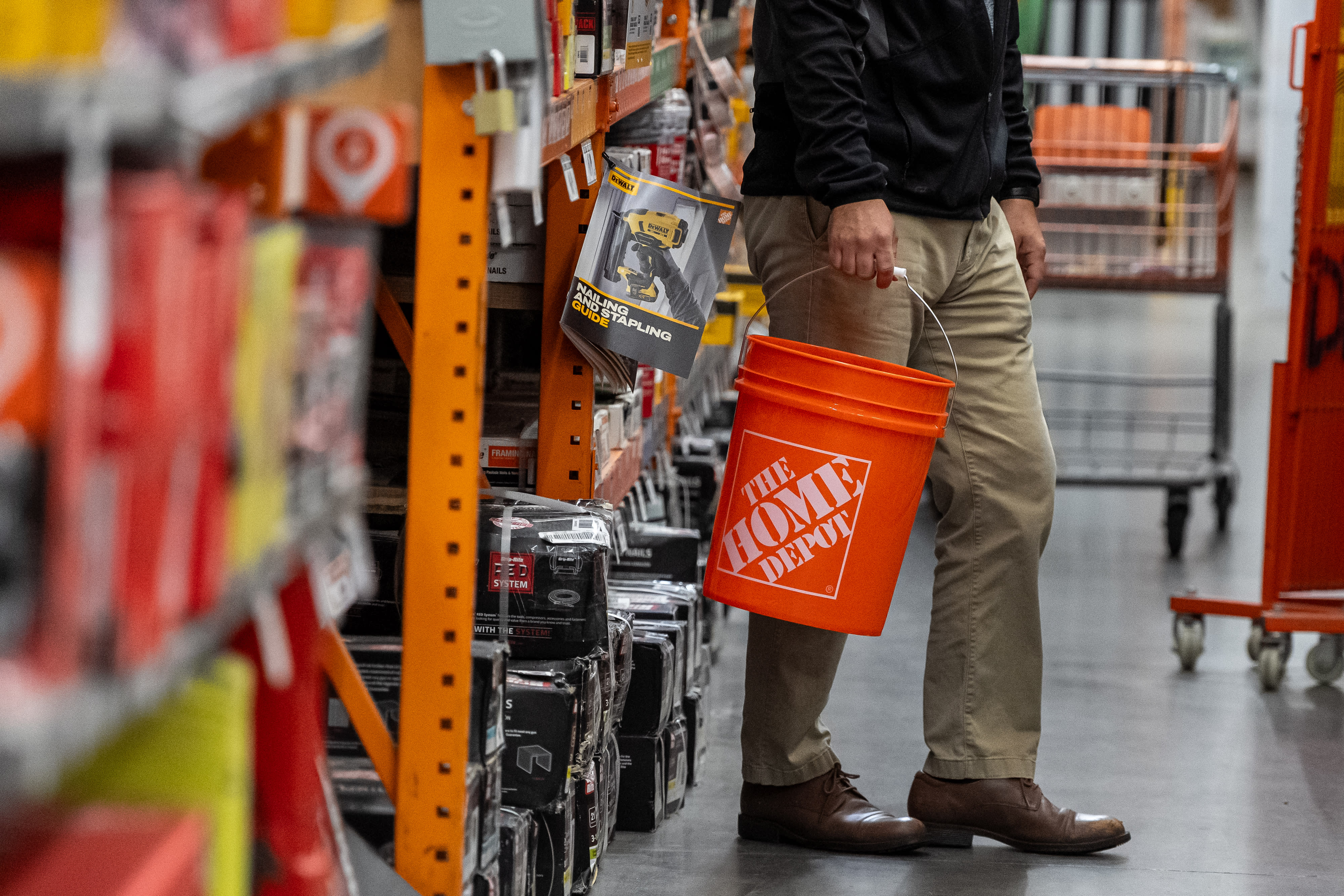 درآمدهای Home Depot در سه ماهه دوم پیش بینی وال استریت را شکست داد زیرا مشتریان به پروژه های کوچک پایبند هستند