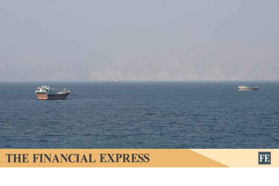 عربستان بارگیری و فروش نفت از داخل تنگه هرمز را از سر می گیرد