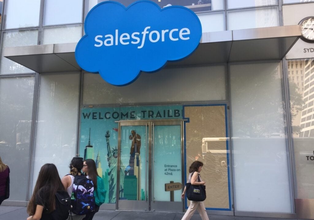 مدل های کسب و کار Salesforce و ServiceNow در خطر هستند، هشدارهای کارشناسان: برای CRM و NOW چه معنایی دارد؟