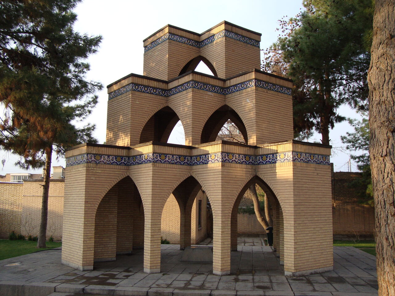 بنای یادبود «کاشفی» در سبزوار پس از ۱۰ ها سال تعطیلی باز زنده‌سازی شد