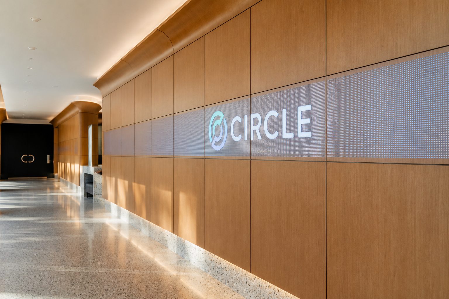 با افزایش شکاف تحلیلگران در میان تاخیر قانون CLARITY، سهام Circle 3.8٪ کاهش یافت.