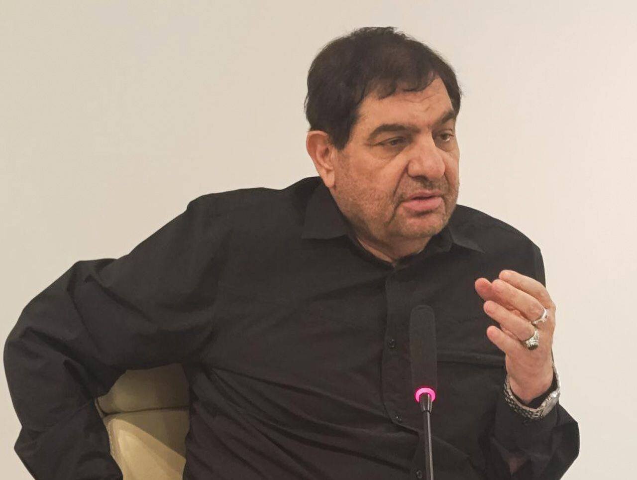 مخبر: تنگه هرمز ایرانی میماند