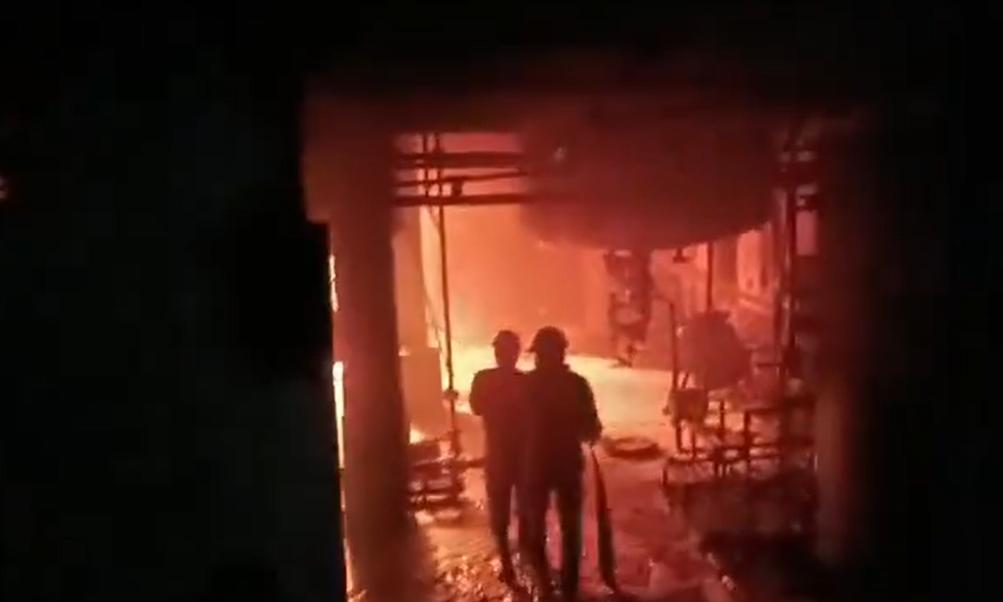 حداقل 9 نفر در آتش سوزی عظیم هتل کلکته کشته شدند