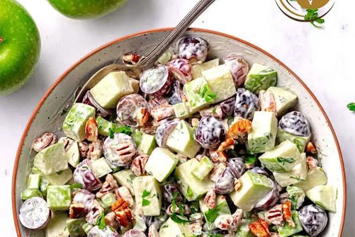 طرز تهیه یک سالاد سرد و دلچسب مخصوص روزهای گرم تابستان