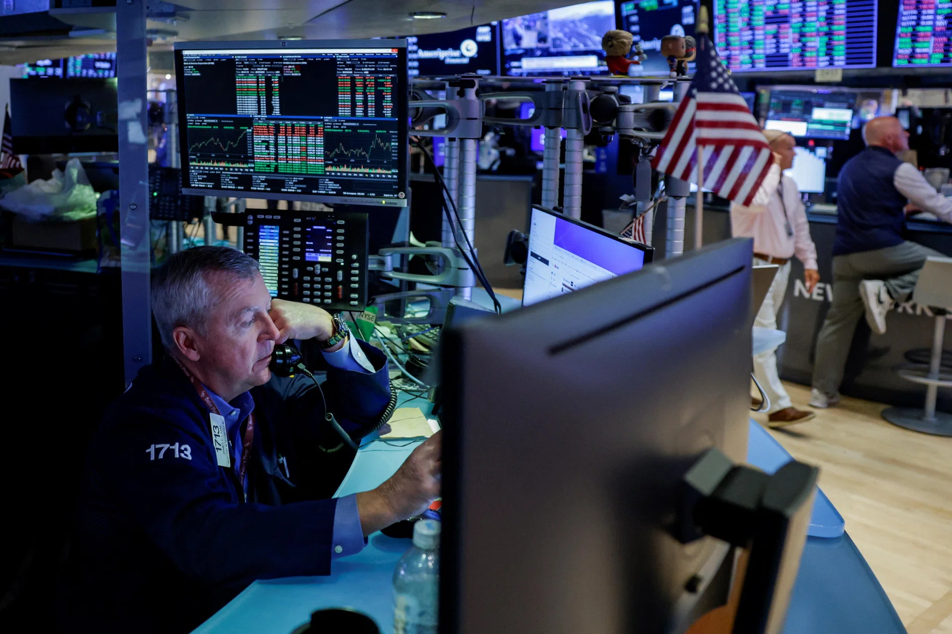 Wall St پس از رکود ناشی از فناوری به عنوان سهولت بازدهی باز می شود. درآمد تماشا شده