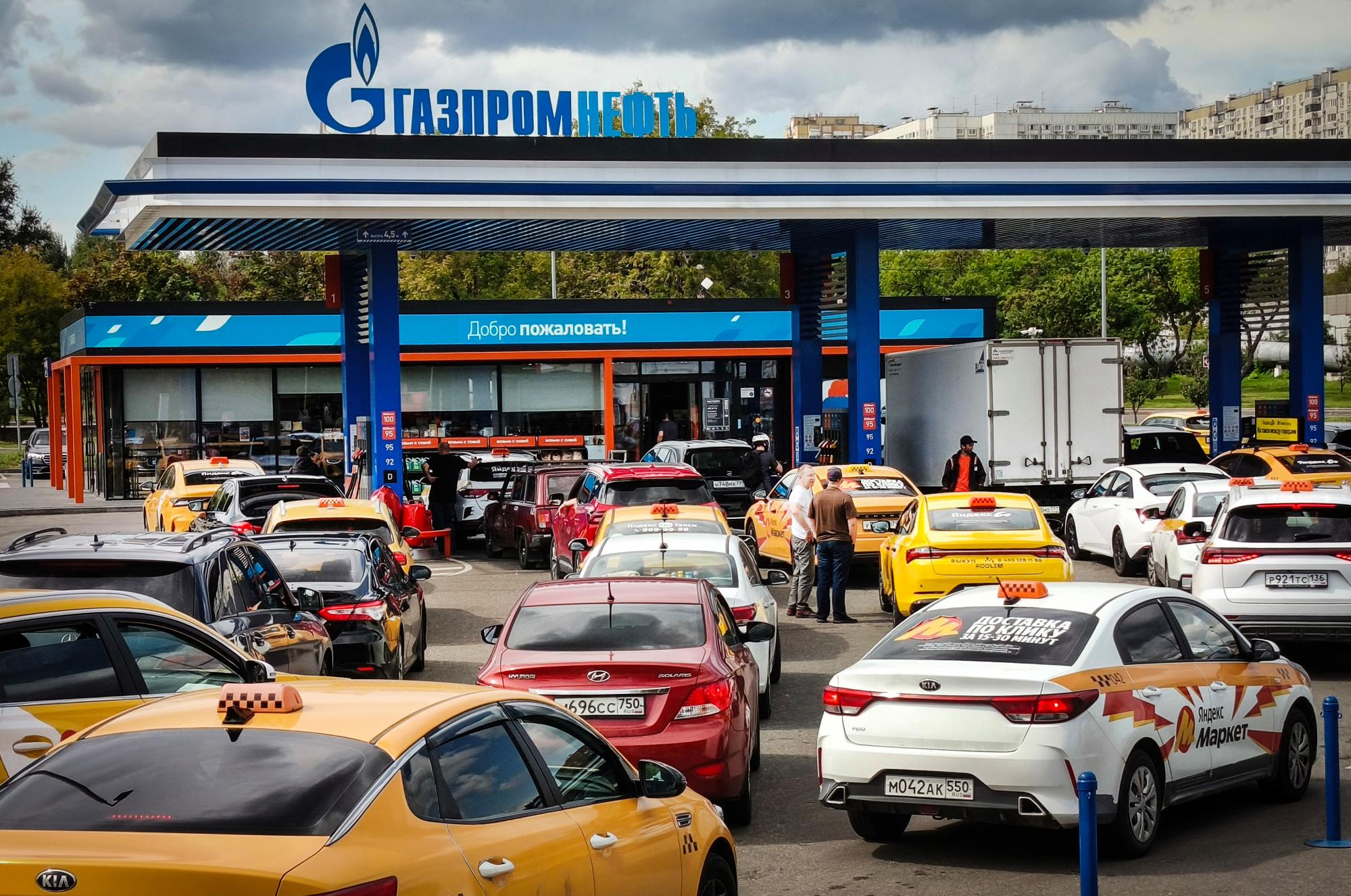 جلسه توجیهی جنگ اوکراین: دولت روسیه با بنزین وارداتی کار می کند