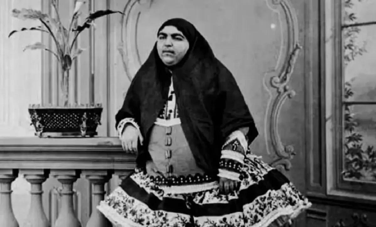 تاج السلطنه، دختر ناصرالدین شاه در 10 سالگی و در روز نامزدی اش؛ سال 1273(عکس)