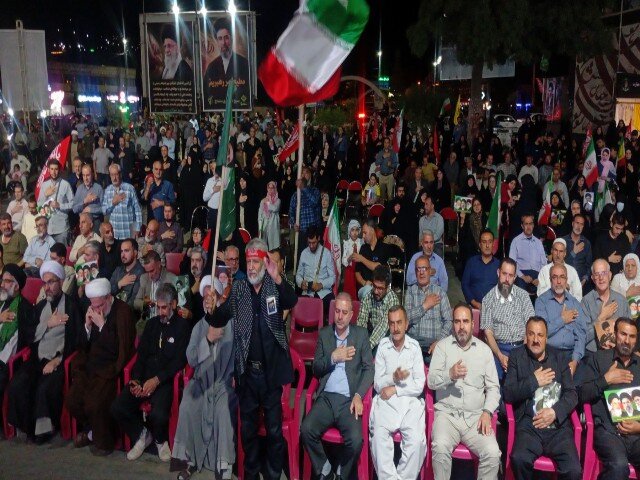 تداوم اجتماع شبانه سنندجیها در لبیک به فرمان رهبر انقلاب