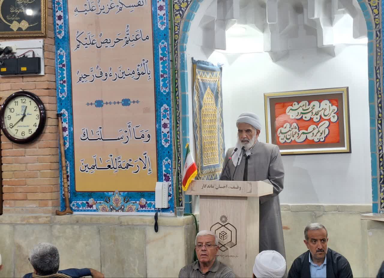 امام جمعه سنندج: مسئولان با استفاده از ظرفیتهای داخلی اثرات تحریم را کم کنند