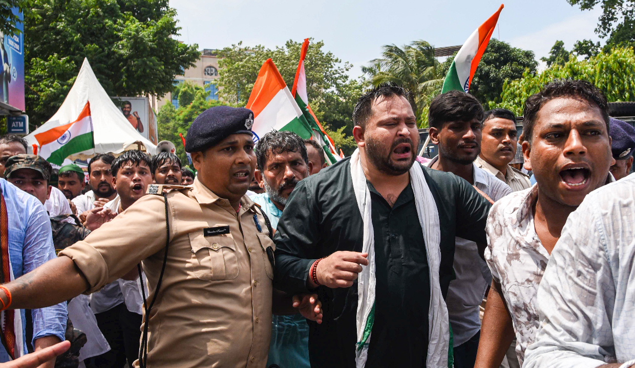 Tejashwi Yadav پرچم های بیهار کسری مالی، افزایش بدهی