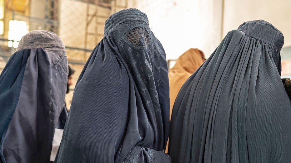 پرتغال «قانون برقع» را به تصویب رساند که عمدتاً پوشاندن صورت در اماکن عمومی را ممنوع می کند