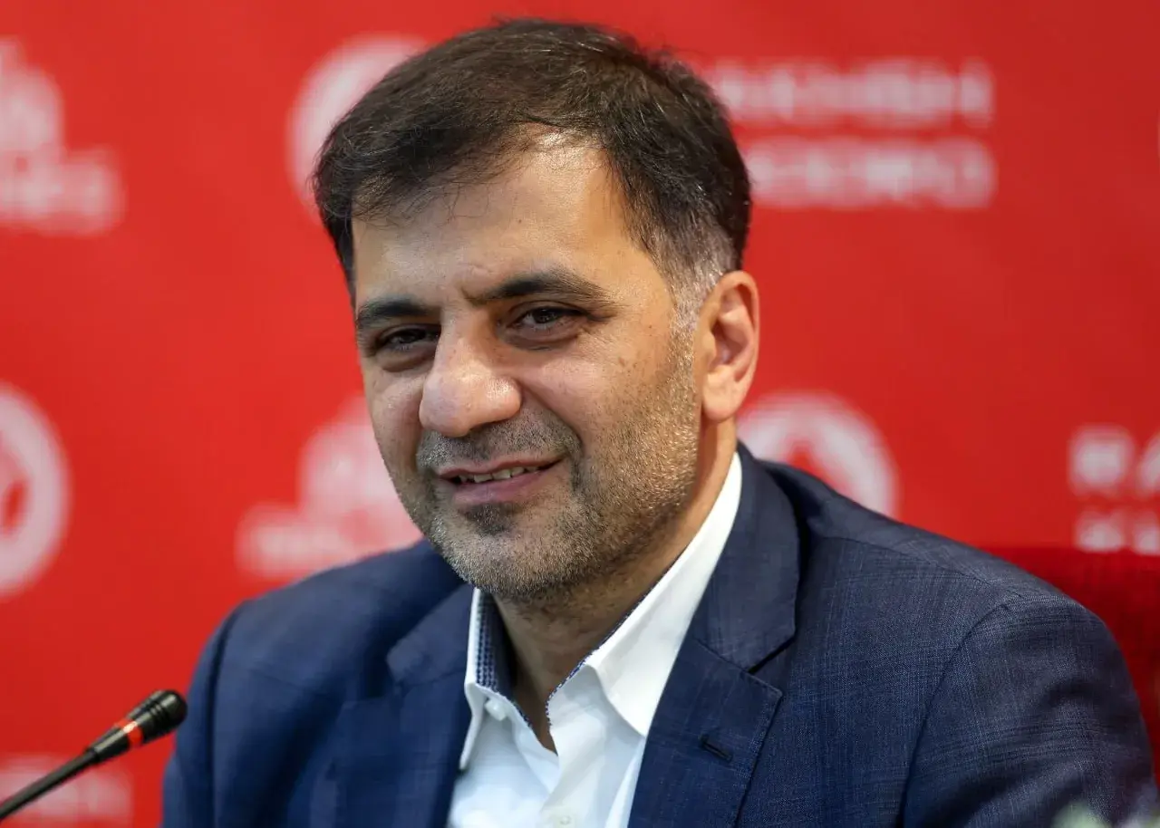 احترام تیم‌ها را در فضای مجازی نگه دارید؛/ درخواست مدیرعامل تراکتور در آستانه بازی پرسپولیس