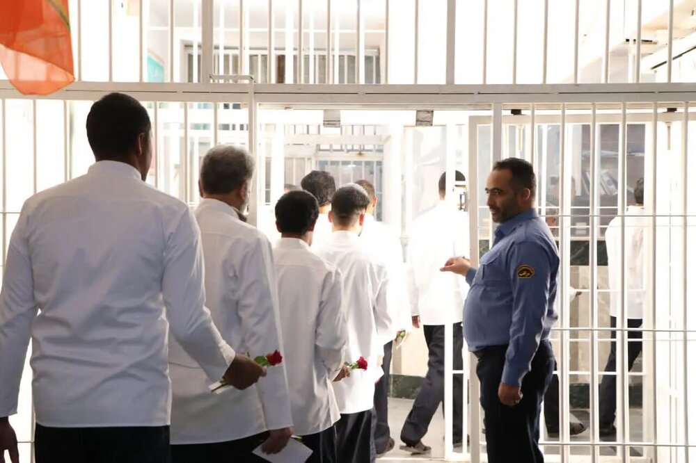 آزادی ۲۴۷ زندانی جرایم مالی و غیرعمد آذربایجان غربی با مشارکت خیرین و ستاد مردمی دیه