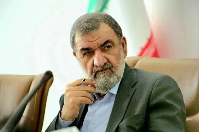 محسن رضایی: در خانهها، محصولات مورد نیاز خود را تولید کنید!