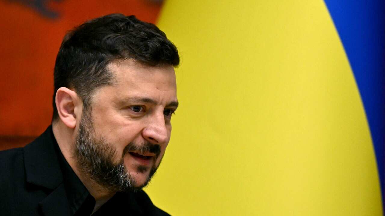 ولودیمیر زلنسکی مجبور شد انتخابات را رد کند زیرا با دشمنی از درون مواجه است