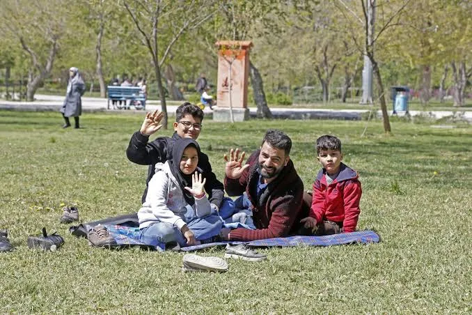 ببینید| اقدام عجیب دادستان شاهرود؛ ارشاد میدانی جوانان